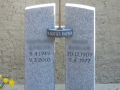 Granbmal mit Metallkreuz
